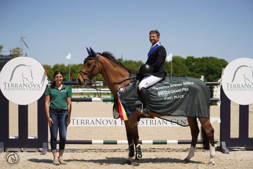 Hannah Herrig Ketelboeter presents the award to Alberto Michan at the TerraNova Spring Series National Grand Prix