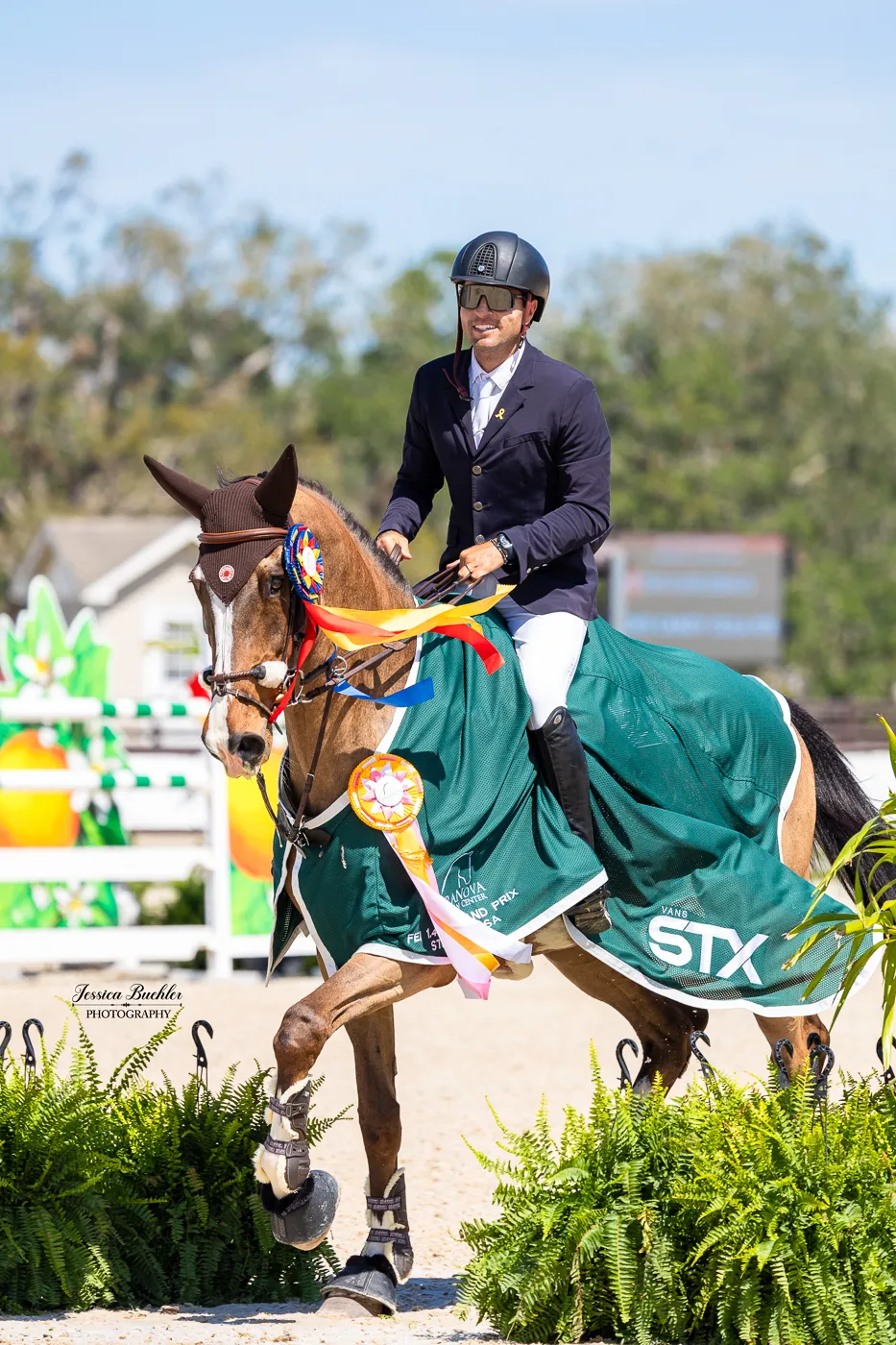 Daniel Bluman and Hummer Z take their victory gallop at the Stephex USA FEI Grand Prix