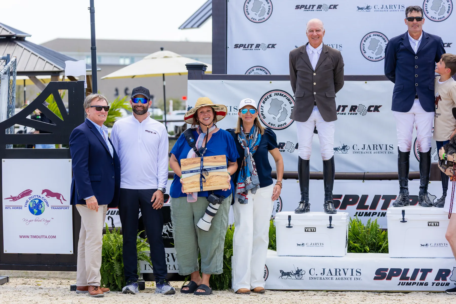 Erica Hatfield and Andrea Sinner accept the Owner's Award at the TerraNova Winter Series