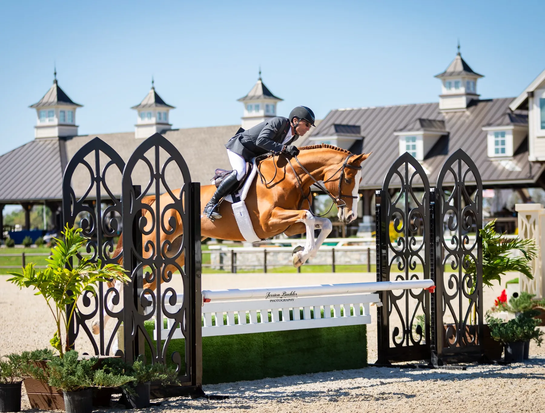 Hugh C. Mutch riding AE Hestia to third in the USHJA National Hunter Derby at TerraNova